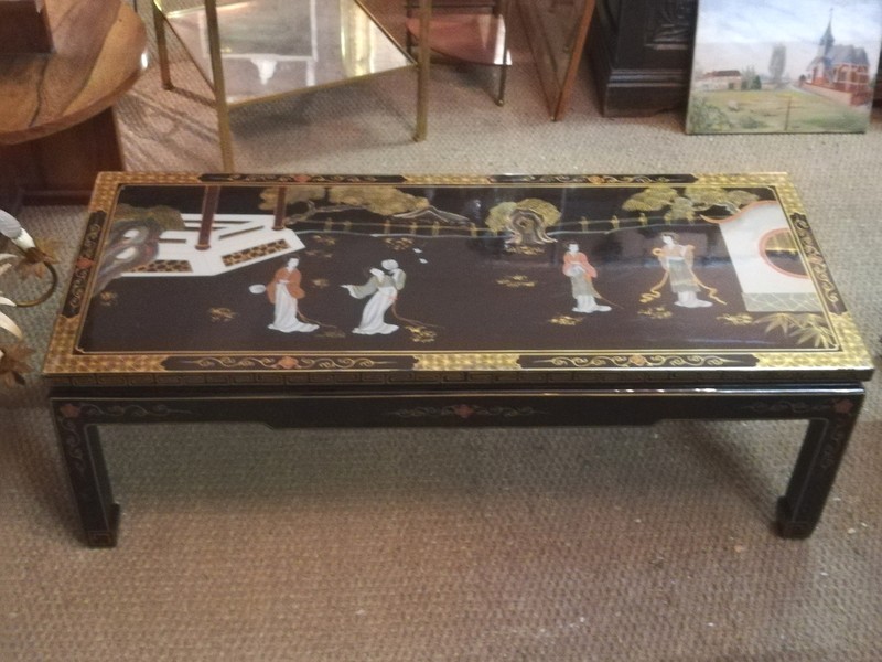 Black and gold lacquered chinese coffee table