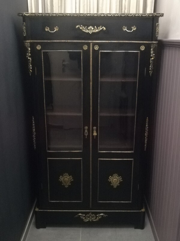 Black lacquered and bronze ornements Napoléon III glass cabinet