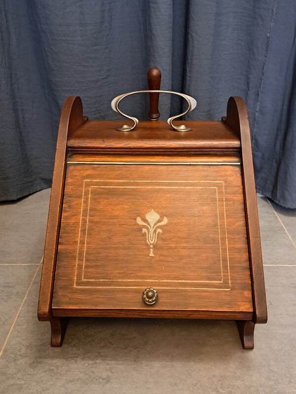 Art Nouveau English Charbonnière and its shovel in oak and bronze
