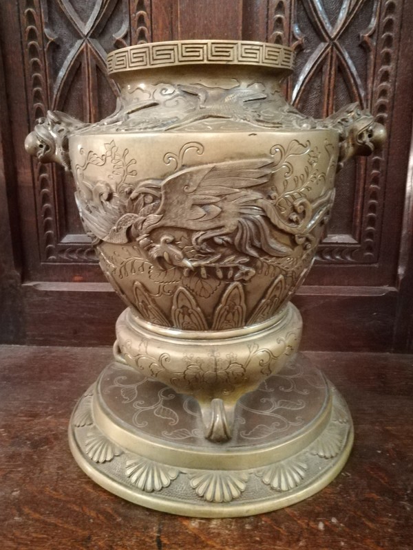 Chased bronze chinese vase