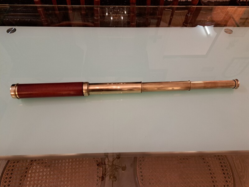 Long sight in mahogany and engraved gilded brass