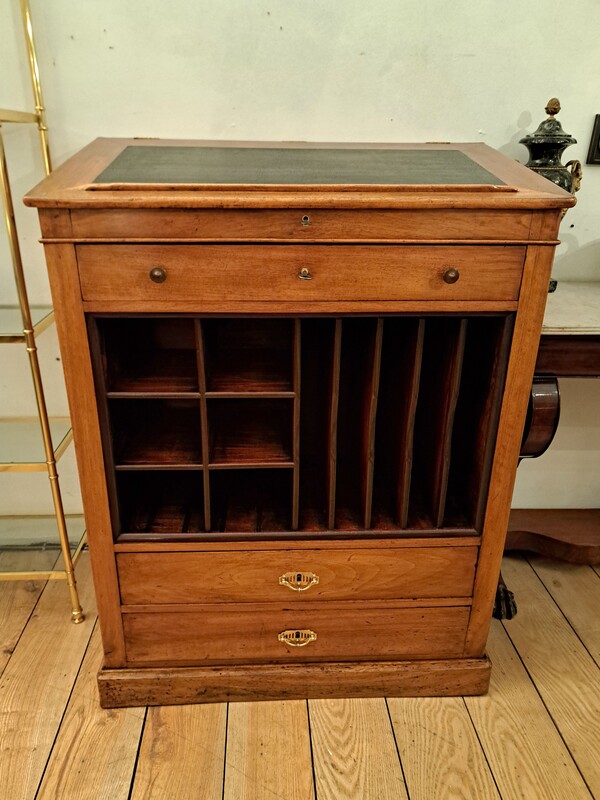 Louis Philippe period notary's writing desk in walnut and leather
