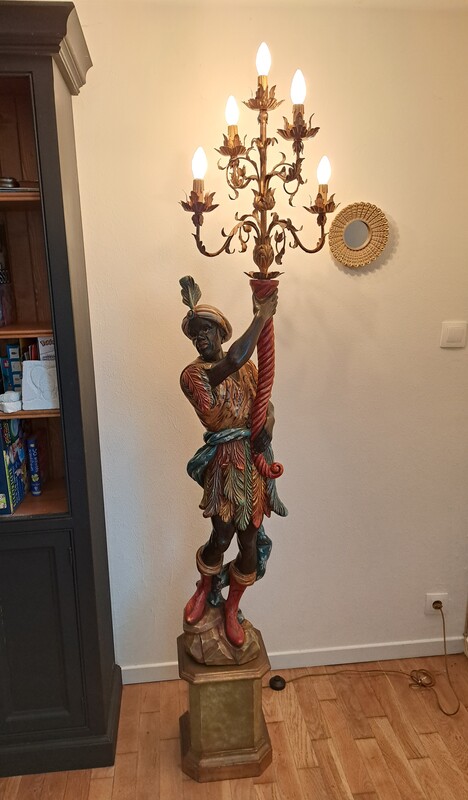 Nubian floor lamp with torch holder in painted wood and gilded metal