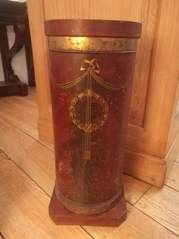 Painted metal umbrella holder