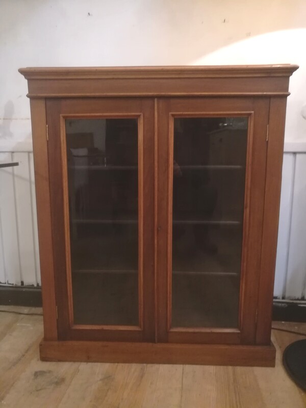 Small english cherrywood bookcase